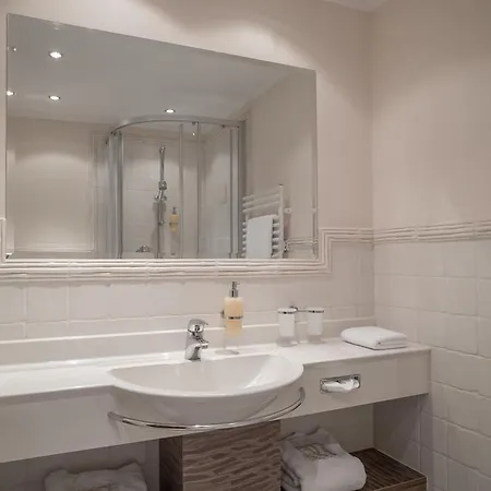 Madeleine 4* אוברגורגל